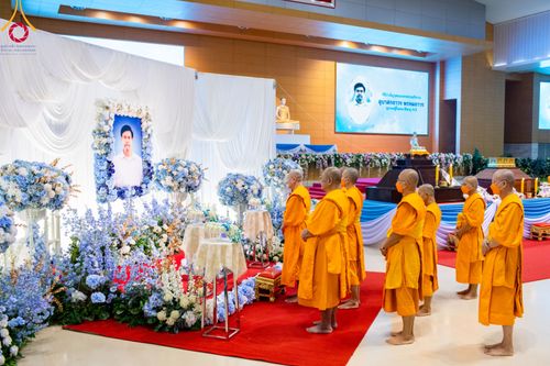 ภาพ No.90897:พิธีบำเพ็ญกุศลสวดพระอภิธรรม  อุบาสกถาวร พรหมถาวร (อุบาสกผู้ปั้นพระ) คืนที่ 5 วันพุธที่ 18 ตุลาคม พ.ศ. 2566 ณ ห้องแก้วสารพัดนึก 1 สภาธรรมกายสากล วัดพระธรรมกาย จ.ปทุมธานี