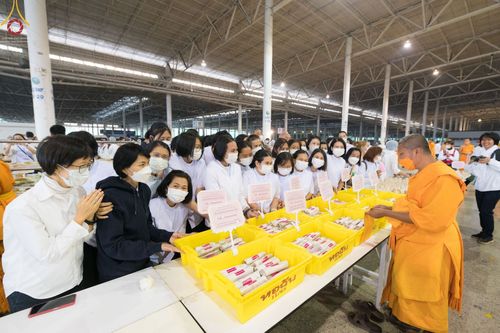 ภาพ No.75130:พิธีถวายภัตตาหารเป็นสังฆทาน แด่คณะพระธรรมยาตราฯ ในโครงการธรรมยาตรากตัญญูบูชา มหาปูชนียาจารย์ พระมงคลเทพมุนี(สด จนฺทสโร) พระผู้ปราบมาร อนุสรณ์สถาน 7 แห่ง ปีที่ 11 วันที่ 31 มกราคม พ.ศ. 2566