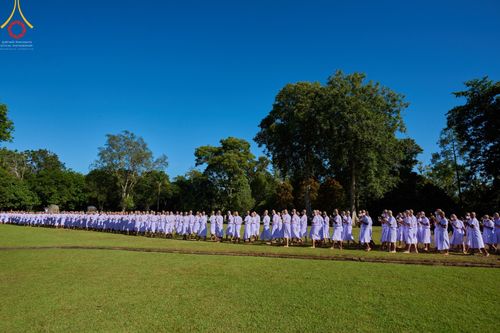 ภาพ No.68200:พิธีเวียนประทักษิณ และวันทาพระมหาเจดีย์บรมพุทโธ ของนาคธรรมทายาท ประเทศอินโดนีเซีย วันที่ 17 ธันวาคม พ.ศ. 2565