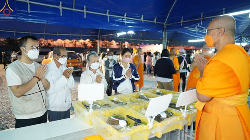 ภาพ No.74606:พิธีถวายภัตตาหารเป็นสังฆทาน แด่คณะพระธรรมยาตราฯ ในโครงการธรรมยาตรากตัญญูบูชา มหาปูชนียาจารย์ พระมงคลเทพมุนี(สด จนฺทสโร) พระผู้ปราบมาร อนุสรณ์สถาน 7 แห่ง ปีที่ 11 วันที่ 28 มกราคม พ.ศ. 2566