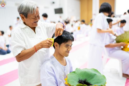 ภาพ No.319294:วันเสาร์ที่ 4 เมษายน พ.ศ.2569 พิธีปลงผมนาคธรรมทายาท โครงการอุปสมบทหมู่ธรรมทายาท ระดับอุดมศึกษา รุ่นที่ 53 ภาคฤดูร้อน ณ มหารัตนวิหารคด 13 วัดพระธรรมกาย