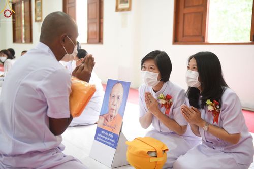 ภาพ No.65538:พิธีเวียนประทักษิณ และขอขมามอบผ้าไตร รุ่นบูชาธรรมมหาปูชนียาจารย์  ปี ๒๕๖๕ ณ วัดพระพุทธบาทราชวรมหาวิหาร  อ.พระพุทธบาท จ.สระบุรี วันเสาร์ที่ ๒๐ พฤศจิกายน พ.ศ. ๒๕๖๕