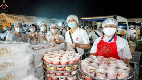 ภาพ No.70381:พิธีถวายภัตตาหารเป็นสังฆทาน แด่คณะพระธรรมยาตราฯ ในโครงการธรรมยาตราฯ ปีที่ 11 ณ อนุสรณ์สถานคลองบางนางแท่น อ.สามพราน จ.นครปฐม วันที่ 12 มกราคม พ.ศ. 2566