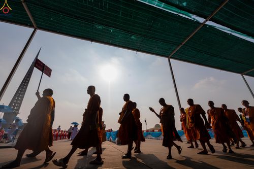 ภาพ No.323950:วันที่ 22 เมษายน พ.ศ.2569 (วันคุ้มครองโลก) พิธีถวายมหาสังฆทาน 40,000 กว่าวัดทั่วประเทศ ณ ลานธรรม พระมหาธรรมกายเจดีย์ วัดพระธรรมกาย