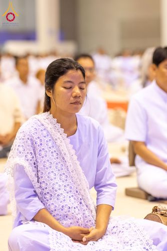 ภาพ No.325645:วันที่ 26 เมษายน พ.ศ.2569 กิจกรรมงานบุญวันอาทิตย์ สาธุชนปฏิบัติธรรมร่วมกัน ณ ห้องแก้วสารพัด 1 วัดพระธรรมกาย ปทุมธานี