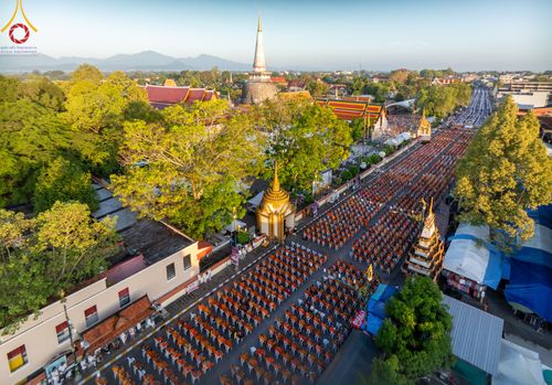 ภาพ No.311194:วันเสาร์ที่ 28 กุมภาพันธ์ พ.ศ. 2569 พิธีตักบาตรพระมหากุศล 11,250 รูป เฉลิมฉลอง 1,250 ปีศรีธรรมราชเจดีย์ สู่มรดกโลก ณ ถนนราชดำเนิน บริเวณหน้าวัดพระมหาธาตุวรมหาวิหาร อ.เมือง จ.นครศรีธรรมราช