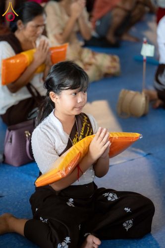 ภาพ No.143751:พิธีถวายผ้าไตร, สวดธรรมจักร, ปฏิบัติธรรม และฟังแสดงพระธรรมเทศนา ภาษาเมียนมา โดยมีสาธุชนชาวเมียนมากว่า 4,000 คน เข้าร่วมพิธี ณ มหารัตนวิหารคด วัดพระธรรมกาย วันอาทิตย์ที่ 7 กรกฎาคม พ.ศ. 2567