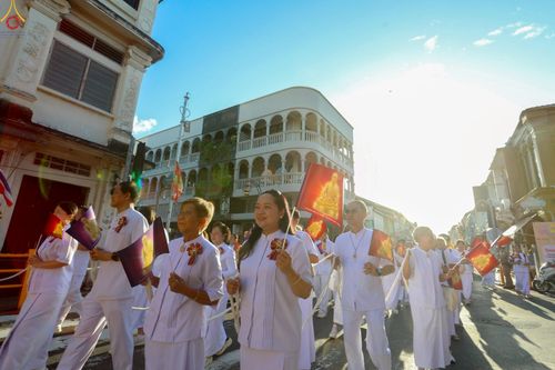 ภาพ No.248794:วันที่ 20 กันยายน พ.ศ. 2568 พิธีอัญเชิญรูปหล่อหลวงปู่วัดปากน้ำ ภาษีเจริญ จากวัดมงคลนิมิตร พระอารามหลวง เพื่อประดิษฐาน ณ วิหารพระมงคลเทพมุนี (สด จนฺทสโร)  ศูนย์ปฏิบัติธรรมภูเก็ต จ.ภูเก็ต