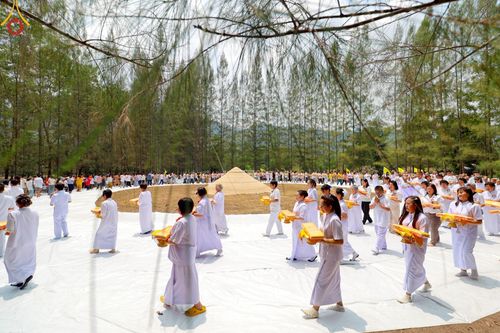 ภาพ No.213857:วันเสาร์ที่ 29 มีนาคม พ.ศ. 2568 พิธีตัดปอยผม ขอขมาผู้ปกครอง มอบบาตร-ผ้าไตร และพิธีบรรพชาสามเณร ณ ศูนย์ปฏิบัติธรรมจังหวัดระยอง (บ้านช่องลม) ต.บางบุตร อ.บ้านค่าย จ.ระยอง