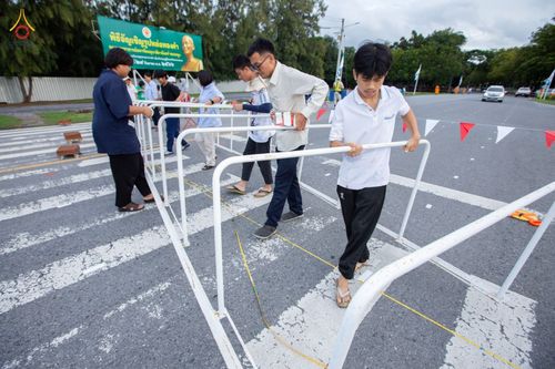 ภาพ No.88767:คณะสงฆ์ เจ้าหน้าที่ และสาธุชน ทุ่มเทแรงกายแรงใจเตรียมงาน เพื่องานวันครูผู้ค้นพบวิชชาธรรมกาย ตั้งแต่วันที่ 20 กันยายน พ.ศ. 2566