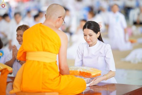 ภาพ No.229753:วันที่ 25 มิถุนายน พ.ศ. 2568 (แรม 15 ค่ำ เดือน 7) พิธีบุพเปตพลี ครั้งที่ 166 ร่วมอุทิศบุญแด่หมู่ญาติที่ล่วงลับไปแล้ว และสืบทอดอายุพระพุทธศาสนา ณ หอฉันคุณยายอาจารย์ฯ วัดพระธรรมกาย