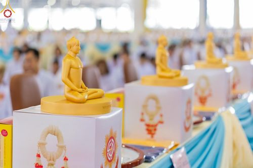 ภาพ No.60392:การต้อนรับพระสังฆาธิการ 10,000 กว่าวัดทั่วประเทศ พิธีมอบปัจจัยช่วยเหลือครู 4 จังหวัดชายแดนภาคใต้ พิธีปฏิบัติธรรม ในวันคุ้มครองโลก วันจันทร์ที่ 22 เมษายน พ.ศ.2567 ณ วัดพระธรรมกาย จ.ปทุมธานี