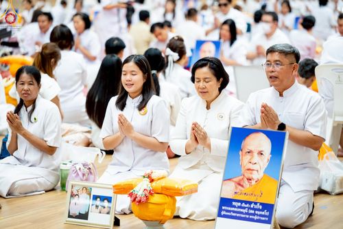 ภาพ No.217026:วันเสาร์ที่ 12 เมษายน พ.ศ. 2568 พิธีเวียนประทักษิณรอบพระมหาธรรมกายเจดีย์  พิธีวันทาเจดีย์ พิธีขอขมาและมอบผ้าไตร ในโครงการอุปสมบทหมู่ บูชาธรรมหลวงพ่อธัมมชโย, โครงการธรรมทายาท ระดับอุดมศึกษา รุ่นที่ 52 ,  โครงการบวชพระนานาชาติ AEC & WAB CEO รุ่นที่ 4 , ณ ว