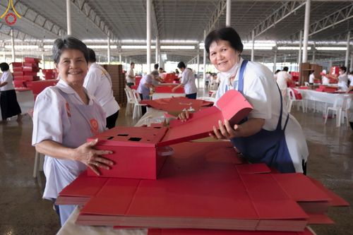 ภาพ No.210949:วันที่ 15 มีนาคม พ.ศ. 2568  บุญบรรจุกล่องไทยธรรม เพื่อถวายแด่พระสังฆาธิการ 40,000 กว่าวัดทั่วไทย ในวันคุ้มครองโลก 22 เมษายน พ.ศ. 2568