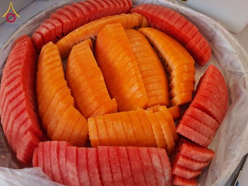 ภาพ No.198004:สาธุชนถวายภัตตาหารเป็นสังฆทาน แด่พระธรรมยาตรา ณ วัดโบสถ์(บน) ตำบลบางคูเวียง อำเภอบางกรวย จังหวัดนนทบุรี ในโครงการธรรมยาตรา กตัญญูบูชา มหาปูชนียาจารย์ พระมงคลเทพมุนี(สด จนฺทสโร) พระผู้ปราบมาร อนุสรณ์สถาน 7 แห่ง ปีที่ 13 วันที่ 19 มกราคม พ.ศ. 2568