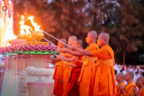 ภาพ No.109649:พิธีจุดประทีปถวายเป็นพุทธบูชา และบูชาธรรมมหาปูชนียาจารย์ วันที่ 10 มกราคม พ.ศ. 2567 ณ อนุสรณ์สถานคลองบางนางแท่น อ.สามพราน จ.นครปฐม