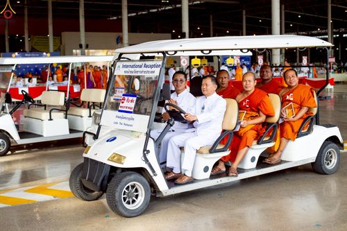 ภาพ No.236009:วันที่ 3 สิงหาคม พ.ศ. 2568 ภาพบรรยากาศ การต้อนรับปฎิสันถาร ของคณะสงฆ์ ในวันสมาธิโลก พิธีถวายมหาสังฆทาน 2,000 กว่าวัด ณ วัดพระธรรมกาย