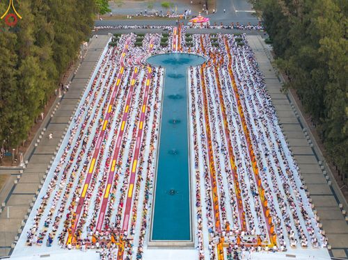 ภาพ No.120388:พิธีต้อนรับพระธรรมยาตรา ในโครงการธรรมยาตรา กตัญญูบูชา มหาปูชนียาจารย์ พระมงคลเทพมุนี(สด จนฺทสโร) พระผู้ปราบมาร อนุสรณ์สถาน 7 แห่ง ปีที่ 12 วันที่ 28 มกราคม พ.ศ. 2567 ณ วัดพระธรรมกาย จ.ปทุมธานี (ชุดที่ 2)