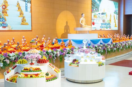 ภาพ No.177651:พิธีตักบาตรและพิธีบูชาข้าวพระ ในวันอาทิตย์ต้นเดือนที่ 1 ธันวาคม พ.ศ. 2567 ณ สภาธรรมกายสากล วัดพระธรรมกาย
