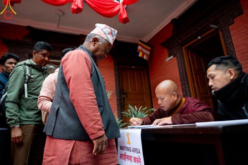 ภาพ No.209845:วันที่ 28 กุมภาพันธ์ พ.ศ.2568 พิธีเปิดโครงการบวชสามเณร พิธีถวายไทยธรรม พิธีขอขมามอบผ้าไตร  ณ เมืองปาตัน ประเทศเนปาล