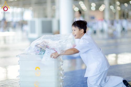 ภาพ No.277070:วันอาทิตย์ที่ 7 ธันวาคม พ.ศ. 2568 พิธีตักบาตรอาทิตย์ต้นเดือน ณ บ้านแก้วเรือนทองคุณยายฯ วัดพระธรรมกาย