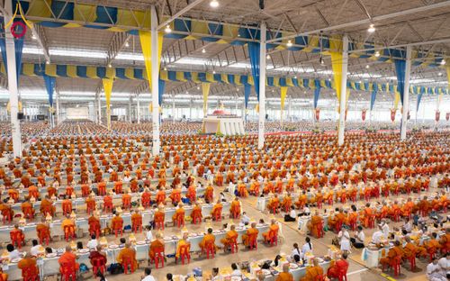 ภาพ No.60020:พิธีเจริญพระพุทธมนต์ "ฉลองอายุวัฒนมงคล 80 ปี หลวงพ่อธัมมชโย" พิธีถวายไทยธรรม คณะสงฆ์ 10,000 กว่าวัดทั่วประเทศ ในวันคุ้มครองโลก วันจันทร์ที่ 22 เมษายน พ.ศ. 2567 ณ สภาธรรมกายสากล วัดพระธรรมกาย จ.ปทุมธานี