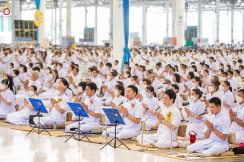 ภาพ No.86914:พิธีตักบาตร , พิธีบูชาข้าวพระ , พิธีจุดเทียนใจ ไฟนิรันดร์ อนันตชัย ในวันอาทิตย์ต้นเดือน 3 กันยายน พ.ศ. 2566 ณ วัดพระธรรมกาย