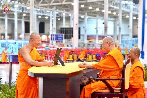 ภาพ No.237515:วันอาทิตย์ที่ 10 สิงหาคม พ.ศ.2568 พิธีมอบใบประกาศเกียรติคุณ โครงการสอบบาลี "ฉลองแชมป์" บูชาธรรม 80 ปี หลวงพ่อธัมมชโย ประจำปี 2568 และ พิธีมอบดวงแก้วสามเณรทรงบาลีไวยากรณ์ ณ สภาธรรมกายสากล วัดพระธรรมกาย ปทุมธานี