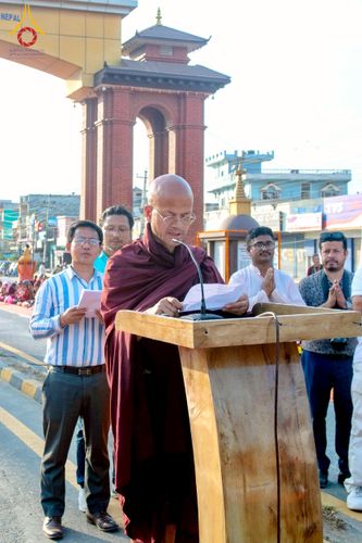 ภาพ No.212975:วันที่ 14 - 15 มีนาคม พ.ศ. 2568 คณะสงฆ์และสามเณรเดินธรรมยาตรา ในโครงการบวชสามเณรเนปาล 500 รูป ไปยังสถานที่รอบมายาเทวีและลุมพินีเกรด ณ ลุมพินี ประเทศเนปาล