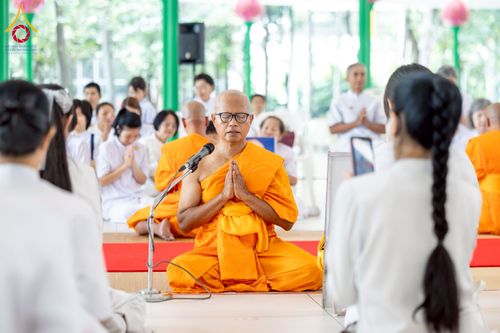 ภาพ No.244858:วันเสาร์ที่ 6 กันยายน พ.ศ. 2568 พิธีถวายบาตร บรรพชา อุปสมบทของนาคธรรมทายาท โครงการอุปสมบทหมู่บูชาธรรมครบรอบ 108 ปี  วันครูผู้ค้นพบวิชชาธรรมกาย ณ โบสถ์พระไตรปิฎก วัดพระธรรมกาย