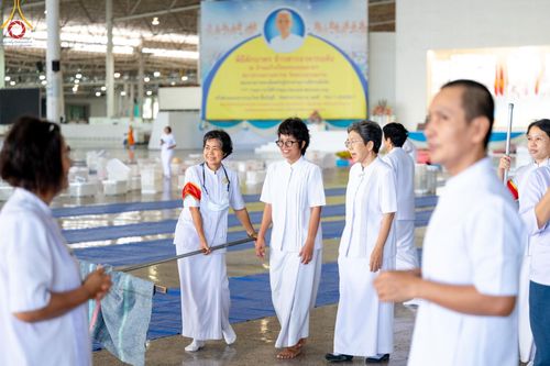 ภาพ No.136639:พิธีตักบาตร พิธีบูชาข้าวพระ ในวันอาทิตย์ต้นเดือนที่ 5 พฤษภาคม พ.ศ. 2567 ณ วัดพระธรรมกาย จ.ปทุมธานี