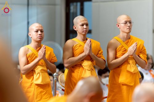 ภาพ No.223815:วันอาทิตย์ที่ 11 พฤษภาคม พ.ศ. 2568 พิธีอุปสมบทสามเณรเปรียญธรรมอุปสมบทอุทิศชีวิต 9 รูป อุบาสก 1 ท่าน ณ อุโบสถพระไตรปิฏกวัดพระธรรมกาย