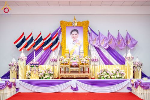 ภาพ No.227158:วันอังคารที่ 3 มิถุนายน พ.ศ. 2568 นายอำเภอคลองหลวง นำพสกนิกรรวมใจภักดิ์ สมเด็จพระนางเจ้าฯ พระบรมราชินี เนื่องในโอกาสวันเฉลิมพระชนมพรรษา ณ อาคารปลูกศรัทธา 2 วัดพระธรรมกาย อ.คลองหลวง จ.ปทุมธานี