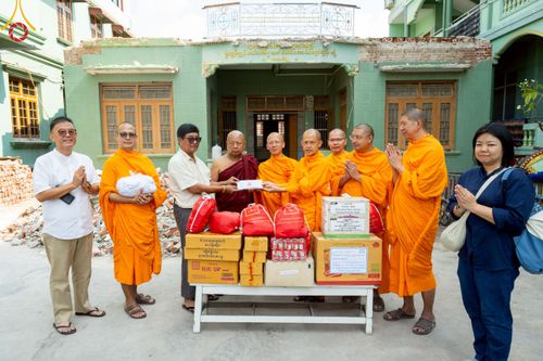 ภาพ No.220379:วันที่ 17 เมษายน พ.ศ. 2568 ผู้แทนวัดพระธรรมกาย ลงพื้นที่เยียวยา ซับน้ำตาเหยื่อแผ่นดินไหวมัณฑะเลย์