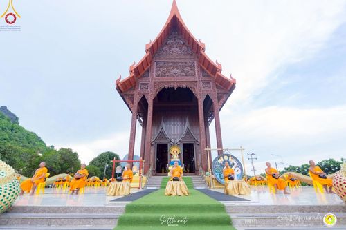 ภาพ No.222223:วันที่ 26-27 เมษายน พ.ศ. 2568 ศูนย์ปฏิบัติธรรมสวนผึ้ง ร่วมกับ ธุดงค์คสถานประจวบคีรีขันธ์ และวัดอ่าวน้อย  จัดกิจกรรมเดินธรรมยาตรา ตักบาตรข้าวสารอาหารแห้ง และจุดประทีปถวายเป็นพุทธบูชา ณ วัดอ่าวน้อย จ.ประจวบคีรีขันธ์