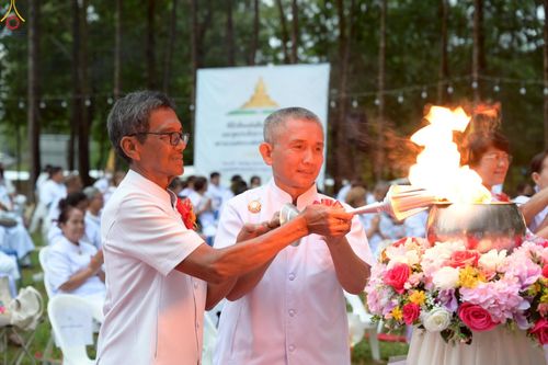 ภาพ No.238421:วันเสาร์ที่ 9 สิงหาคม พ.ศ. 2568 พิธีกลั่นแผ่นดิน โปรยทราย และจุดประทีปถวายเป็นพุทธบูชา จ.ระยอง สถาปนาองค์พระเจดีย์เพื่อสร้างสันติภาพโลก ณ ศูนย์ปฏิบัติธรรมระยอง(บ้านช่องลม) ต.บางบุตร อ.บ้านค่าย จ.ระยอง