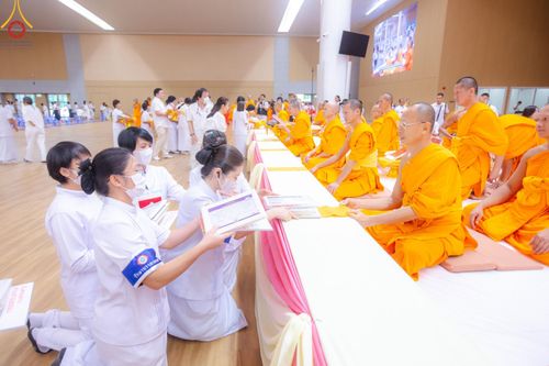 ภาพ No.138876:พิธีถวายกองทุนสนับสนุน การสร้างพระไตรปิฎกฉบับธรรมชัย และอนุรักษ์คัมภีร์ใบลาน น้อมบูชาธรรมหลวงพ่อธัมมชโย 80 ปี ณ ห้องแก้วสารพัดนึก 2 วัดพระธรรมกาย วันเสาร์ที่ 1 มิถุนายน พศ. 2567