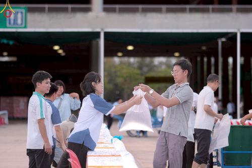 ภาพ No.218853:วันศุกร์ที่ 18 เมษายน พ.ศ. 2568 การเตรียมงานในลานธรรม , พระมหาธรรมกายเจดีย์ เพื่องานวันคุ้มครองโลก 22 เมษายน พ.ศ. 2568