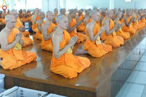 ภาพ No.162207:พิธีถวายภัตตาหารเมนูสวรรค์ เนื่องในวันออกพรรษา (ขึ้น 15 ค่ำ เดือน 11) วันพฤหัสบดีที่ 17 ตุลาคม พ.ศ. 2567 ณ หอฉันคุณยายอาจารย์ฯ วัดพระธรรมกาย