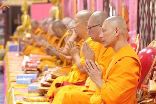 ภาพ No.203590:พิธีทอดผ้าป่าทำนุบำรุงศาสนสถาน ณ วัดตะเคียน ตำบลบางคูเวียง อำเภอบางกรวย จังหวัดนนทบุรี ในโครงการธรรมยาตรา กตัญญูบูชา มหาปูชนียาจารย์ พระมงคลเทพมุนี(สด จนฺทสโร) พระผู้ปราบมาร อนุสรณ์สถาน 7 แห่ง ปีที่ 13 วันที่ 29 มกราคม พ.ศ. 2568