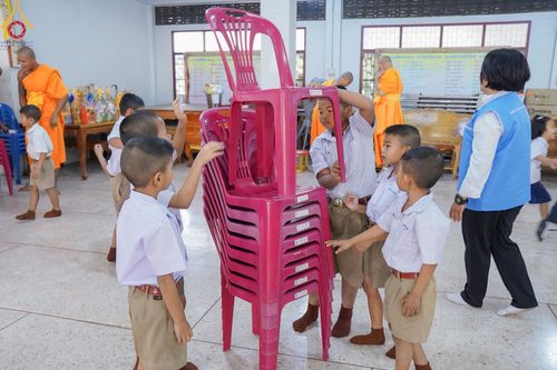 ภาพ No.195276:พิธีทอดผ้าป่าทำนุบำรุงศาสนสถาน ณ วัดพรสวรรค์ ต.หนองบ่อ อ.สองพี่น้อง จ.สุพรรณบุรี ในโครงการธรรมยาตรา กตัญญูบูชา มหาปูชนียาจารย์ พระมงคลเทพมุนี(สด จนฺทสโร) พระผู้ปราบมาร อนุสรณ์สถาน 7 แห่ง ปีที่ 13 วันที่ 13 มกราคม พ.ศ. 2568