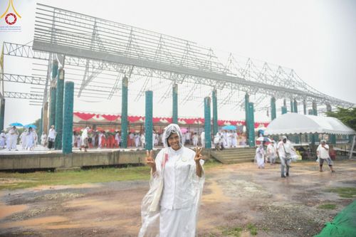 ภาพ No.146637:พิธีทอดผ้าป่าสร้างหลังคาอาคาร 80 ปี หลวงพ่อธัมมชโย ณ ศูนย์ปฎิบัติธรรมวิหารแดง จังหวัดสระบุรี วันอาทิตย์ที่ 28 กรกฎาคม พ.ศ. 2567