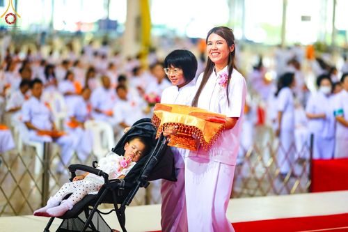 ภาพ No.160198:พิธีทอดผ้าป่าสมทบกฐินวัดพระธรรมกาย และสมทบกฐิน 30,000 วัดทั่วไทย ครั้งที่ 3 ณ สภาธรรมกายสากล วัดพระธรรมกาย วันพฤหัสบดีที่ 10 ตุลาคม พ.ศ. 2567