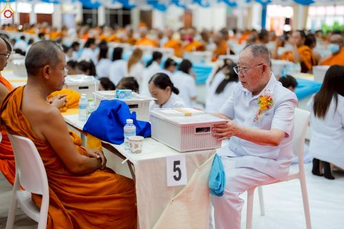 ภาพ No.233602:วันจันทร์ที่ 7 กรกฎาคม พ.ศ. 2568 จังหวัดบุรีรัมย์รวมใจ สัมมนาคณะสงฆ์ เพื่อฟื้นฟูพระพุทธศาสนา  โครงการทอดกฐินสามัคคีทั่วไทย 30,000 วัด ประจำปีพุทธศักราช 2568 และพิธีถวายมหาสังฆทาน 300 กว่าวัด โดยคณะศิษยานุศิษย์ บูชาธรรม 81 ปี หลวงพ่อธัมมชโย  ณ วัดกลาง พระ