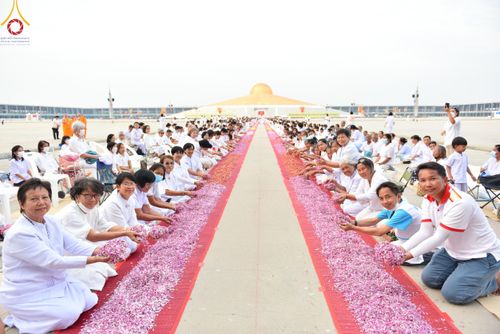 ภาพ No.120090:พิธีต้อนรับพระธรรมยาตรา ในโครงการธรรมยาตรา กตัญญูบูชา มหาปูชนียาจารย์ พระมงคลเทพมุนี(สด จนฺทสโร) พระผู้ปราบมาร อนุสรณ์สถาน 7 แห่ง ปีที่ 12 วันที่ 28 มกราคม พ.ศ. 2567 ณ วัดพระธรรมกาย จ.ปทุมธานี