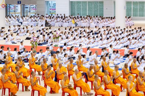 ภาพ No.233843:วันเสาร์ที่ 19 กรกฎาคม พ.ศ.2568 วันมหารำลึก ครั้งที่ 35 พิธีรำลึกถึงนักสร้างบารมี , พิธีสวดพระพุทธมนต์ , พิธีทอดผ้าบังสกุลและถวายไทยธรรม วัดพระธรรมกาย