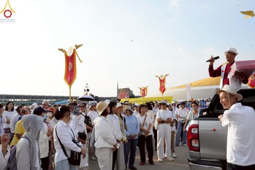 ภาพ No.219149:วันที่ 19-21 เมษายน พ.ศ. 2568 การเตรียมงานในลานธรรม , วิหารคด เพื่องานวันคุ้มครองโลก 22 เมษายน พ.ศ. 2568