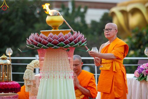 ภาพ No.119238:พิธีจุดประทีปถวายเป็นพุทธบูชา และบูชาธรรมมหาปูชนียาจารย์ พระมงคลเทพมุนี(สด จนฺทสโร) ในโครงการธรรมยาตราฯ วันที่ 26 มกราคม พ.ศ. 2567 ณ อาคารธรรมยาตรา กตัญญูบูชามหาปูชนียาจารย์ ตรงข้ามวัดปากน้ำภาษีเจริญ จ.กรุงเทพมหานคร