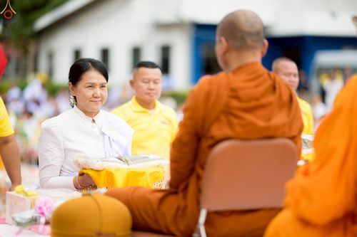 ภาพ No.241961:วันอาทิตย์ที่ 31 สิงหาคม พ.ศ. 2568 พิธีทำบุญแด่คณะสงฆ์ 122 รูป ฉลอง 121 ปี อำเภอคลองหลวง จ.ปทุมธานี เพื่อนำส่งช่วยเหลือคณะสงฆ์ 323 วัด 4 จังหวัดชายแดนภาคใต้ และช่วยเหลือประชาชนจากเหตุปะทะ แนวชายแดนไทย-กัมพูชา ณ บริเวณหน้าที่ว่าการอำเภอคลองหลวง 