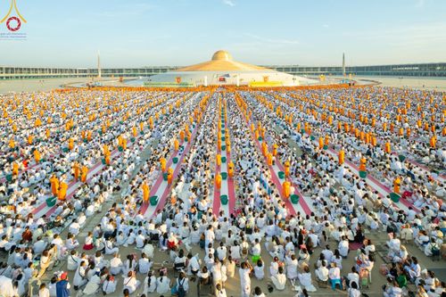 ภาพ No.187810:พิธีตักบาตรฉลองพระใหม่ ต้อนรับพุทธศักราช 2568 ณ ลานธรรมพระมหาธรรมกายเจดีย์ วัดพระธรรมกาย จ.ปทุมธานี วันที่ 1 มกราคม พ.ศ. 2568